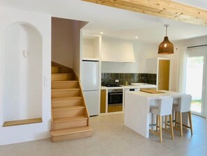 Fridge, microwave, oven, stovetop - Chez Georges - Maison 1 - Lacs et Gorges du Verdon (Esparron-de-Verdon)