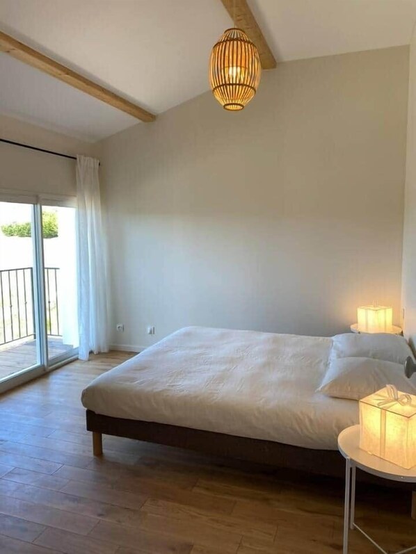 2 bedrooms, iron/ironing board, free WiFi