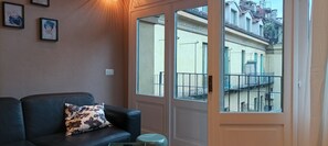 Fernseher, Bücher, Stereoanlage