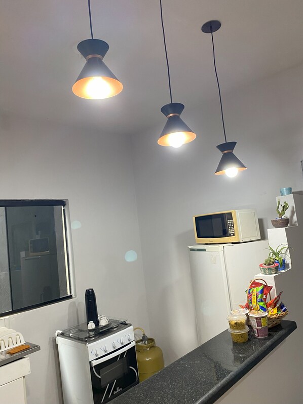 Refrigerador, horno, parrilla de estufa y tostadora