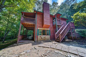 Exterior - The Bear Lodge-Fire pit-Fireplace (Hiawassee)