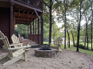 Property grounds - The Bear Lodge-Fire pit-Fireplace (Hiawassee)