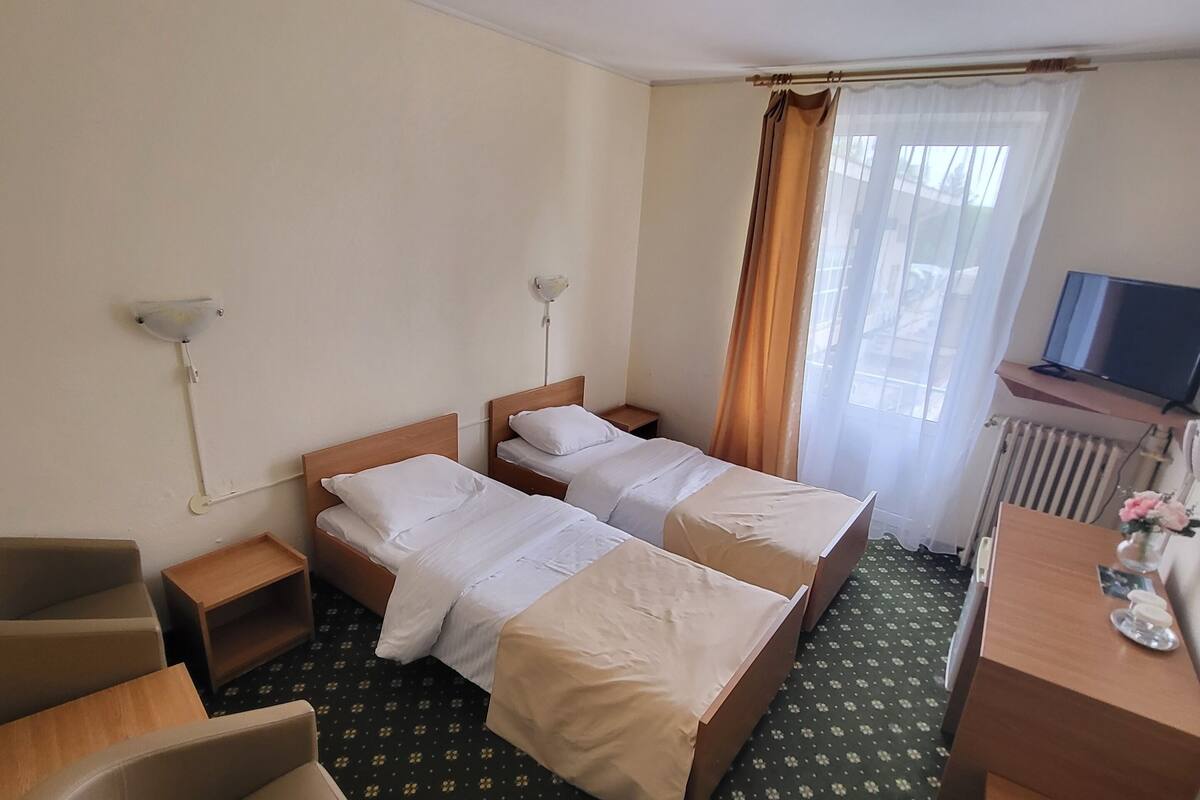 Basic Double or Twin Room | Desk, blackout drapes, WiFi (free), bed sheets
