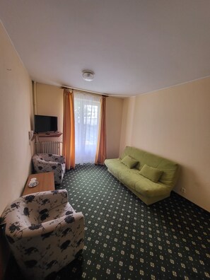 Basic Apartment | 1 bedroom, desk, blackout drapes, free WiFi