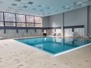 Indoor pool, seasonal outdoor pool, pool umbrellas, sun loungers - Hotel Padis (Baile Felix)
