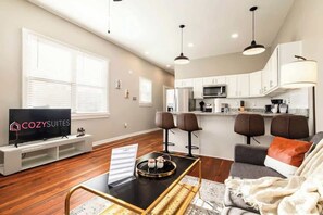 TV, Netflix, Hulu og strømmetjenester