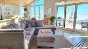 TV - Le Betula - Nature Escape with Private Beach (Saint-Félicien)