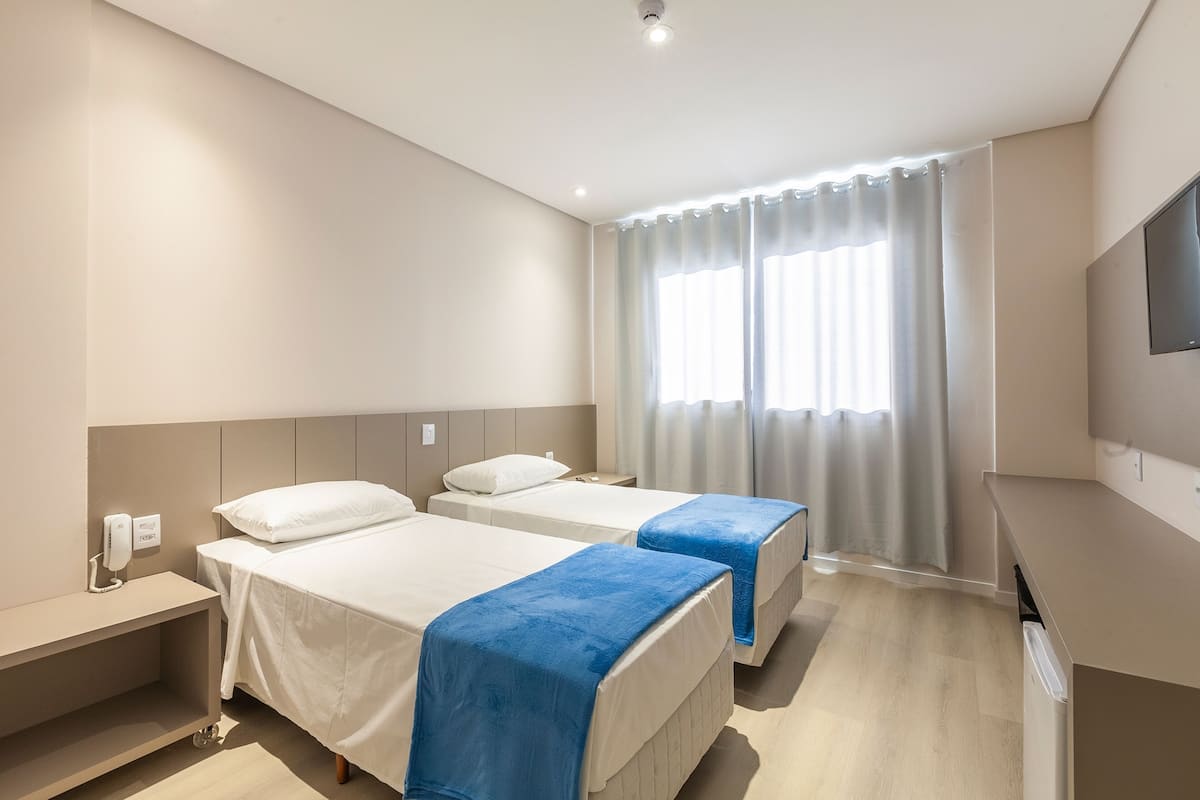 Chambre Deluxe avec lits jumeaux | Minibar, bureau, espace de travail pour ordinateur portable