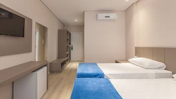 Quarto duplo luxo | Frigobar, escrivaninha, espaço de trabalho para notebook