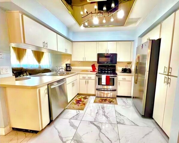 Fridge, microwave, oven, stovetop