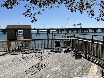 Water Front Oasis 4 Bedroom Home by RedAwning