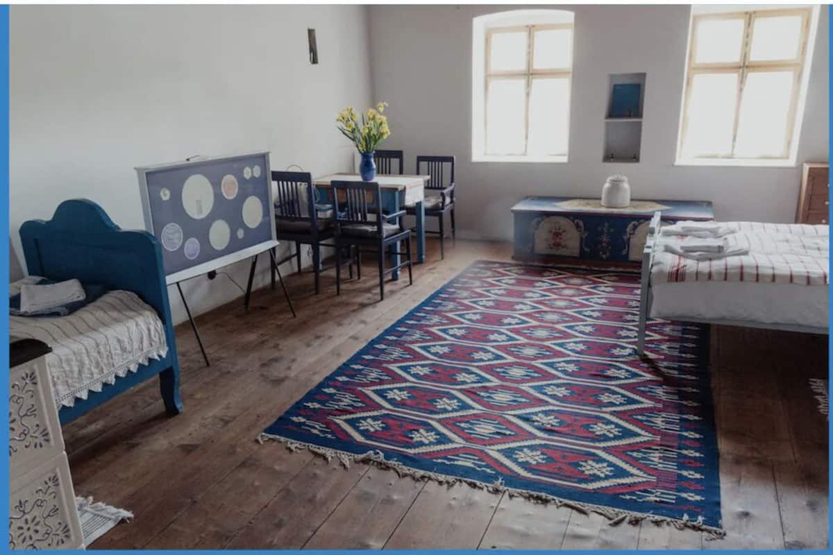 Casa tradicional | 2 habitaciones, decoración personalizada y muebles diferentes