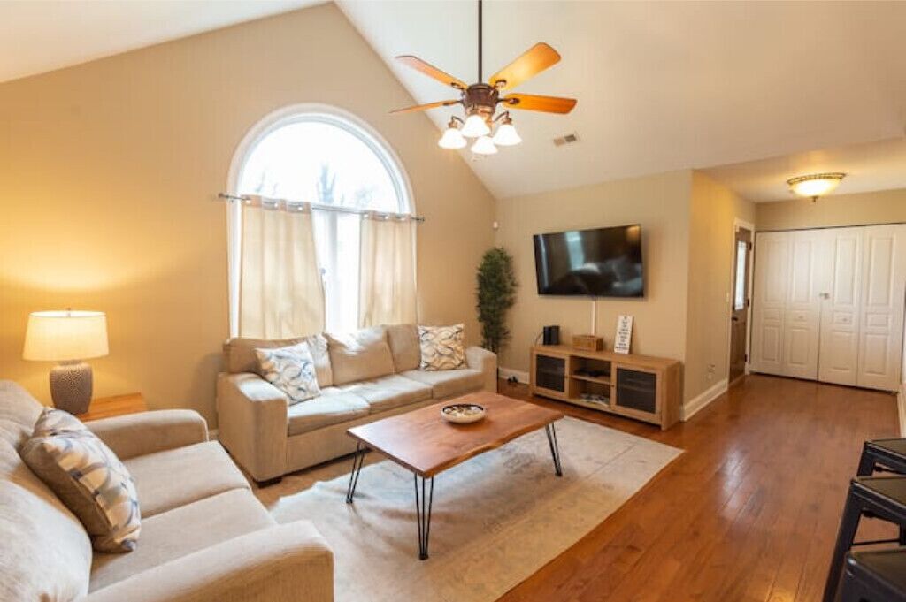 Mins to AVL, Game Room, Hot Tub, Pet Friendly