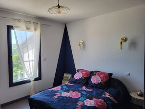 3 chambres, bureau, lit de bébé portatif, accès au Wi-Fi (inclus)