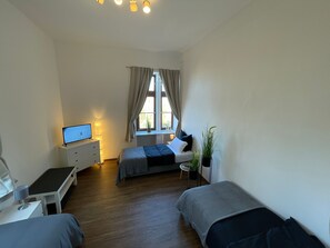 2 chambres, fer et planche à repasser, Wi-Fi, draps fournis