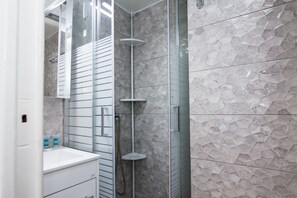 Bathroom - Modern apt with Increbilbe Athens Views (Galatsi)