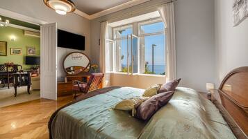 2 bedrooms, in-room safe, travel cot, free WiFi