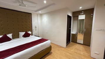 Departamento Prestigio, 3 habitaciones | 1 habitación, camas con efecto memoria, muebles diferentes y escritorio