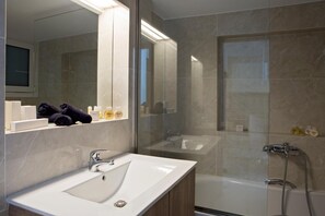 House | 1 bedroom, Internet - Renovated 5th Floor Apartment in Central Athens M2 (Athens)
