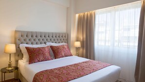House - 100 sq m 5th Floor Apartment in Prime Location (Athens)