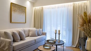House - 100 sq m 5th Floor Apartment in Prime Location (Athens)