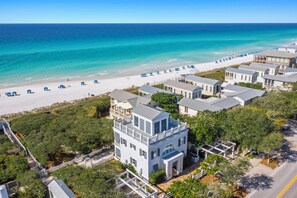 On the beach - Beachfront in Seaside on 2 lots, Gulf views, Porches & Rooftop Deck, 2 Bikes (Santa Rosa Beach Fl)