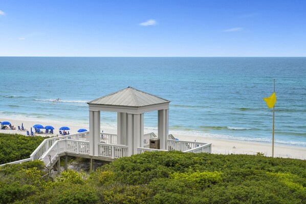 On the beach - Beachfront in Seaside on 2 lots, Gulf views, Porches & Rooftop Deck, 2 Bikes (Santa Rosa Beach Fl)