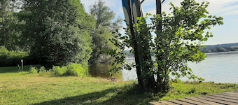 Bungalow directly at the lake, with own boat