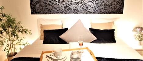 2 chambres, coffres-forts dans les chambres, bureau