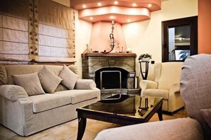 Fernseher, Kamin, Videospielkonsole, DVD-Player