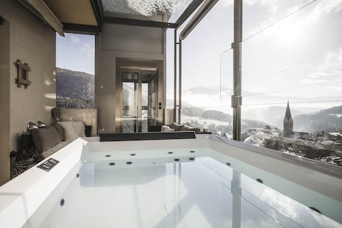 Luxus-Penthouse, 90m², privat Sauna, privat Whirlpool in Südtirol.