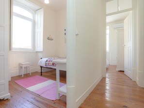 5 bedrooms, soundproofing