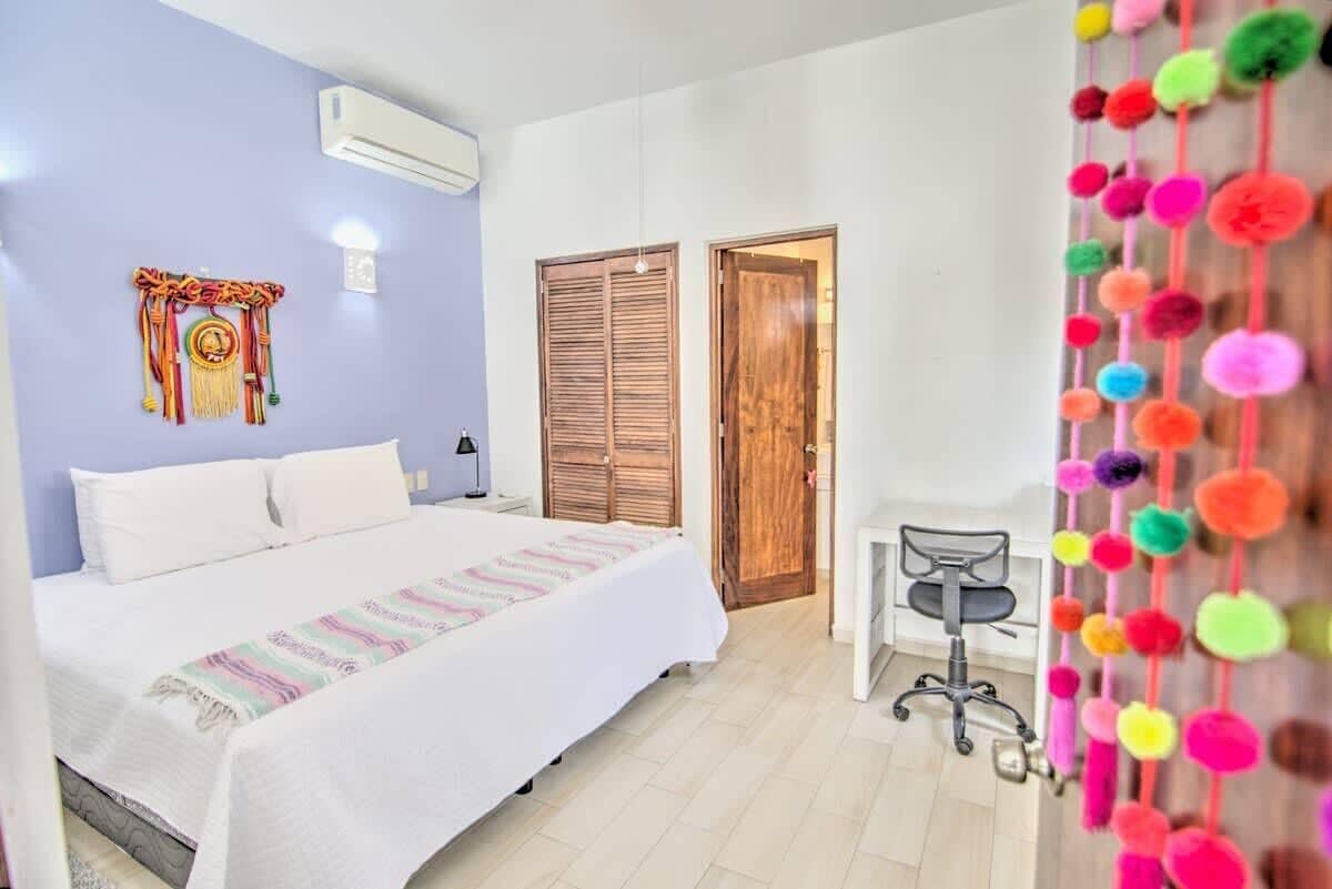 1 bedroom, desk, WiFi, bed sheets