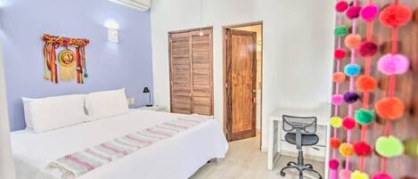 1 bedroom, desk, WiFi, bed sheets