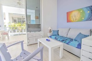 TV, offices - Maravilla Golden Zone 1BR: Pool & Beach Gear (Bucerías)
