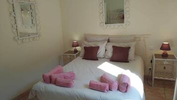 1 bedroom, iron/ironing board, free WiFi, bed sheets