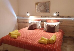 1 bedroom, iron/ironing board, free WiFi, bed sheets