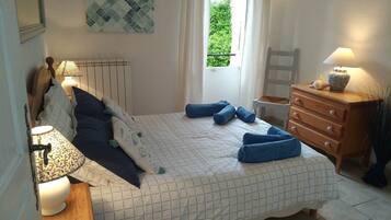 1 chambre, fer et planche à repasser, Wi-Fi gratuit, draps fournis