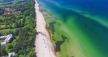 Zweistöckige Ferienhäuser in Strandnähe