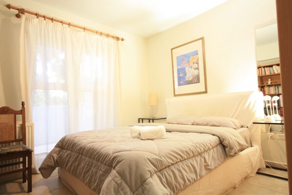 2 bedrooms, desk, iron/ironing board, free WiFi