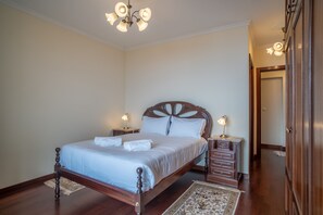 3 quartos, Wi-Fi de cortesia, roupa de cama