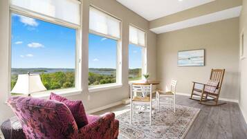 Kondominium, Beberapa Tempat Tidur, patio (It's a Good Life) | Area keluarga | Televisi layar datar 42-inci dengan saluran TV digital