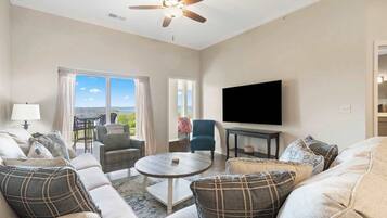 Kondominium, Beberapa Tempat Tidur, patio (It's a Good Life) | Area keluarga | Televisi layar datar 42-inci dengan saluran TV digital