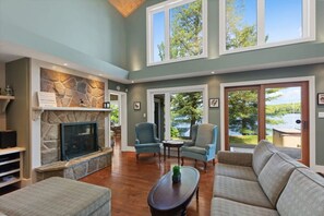 Fernseher, Kamin, Arbeitsbereiche