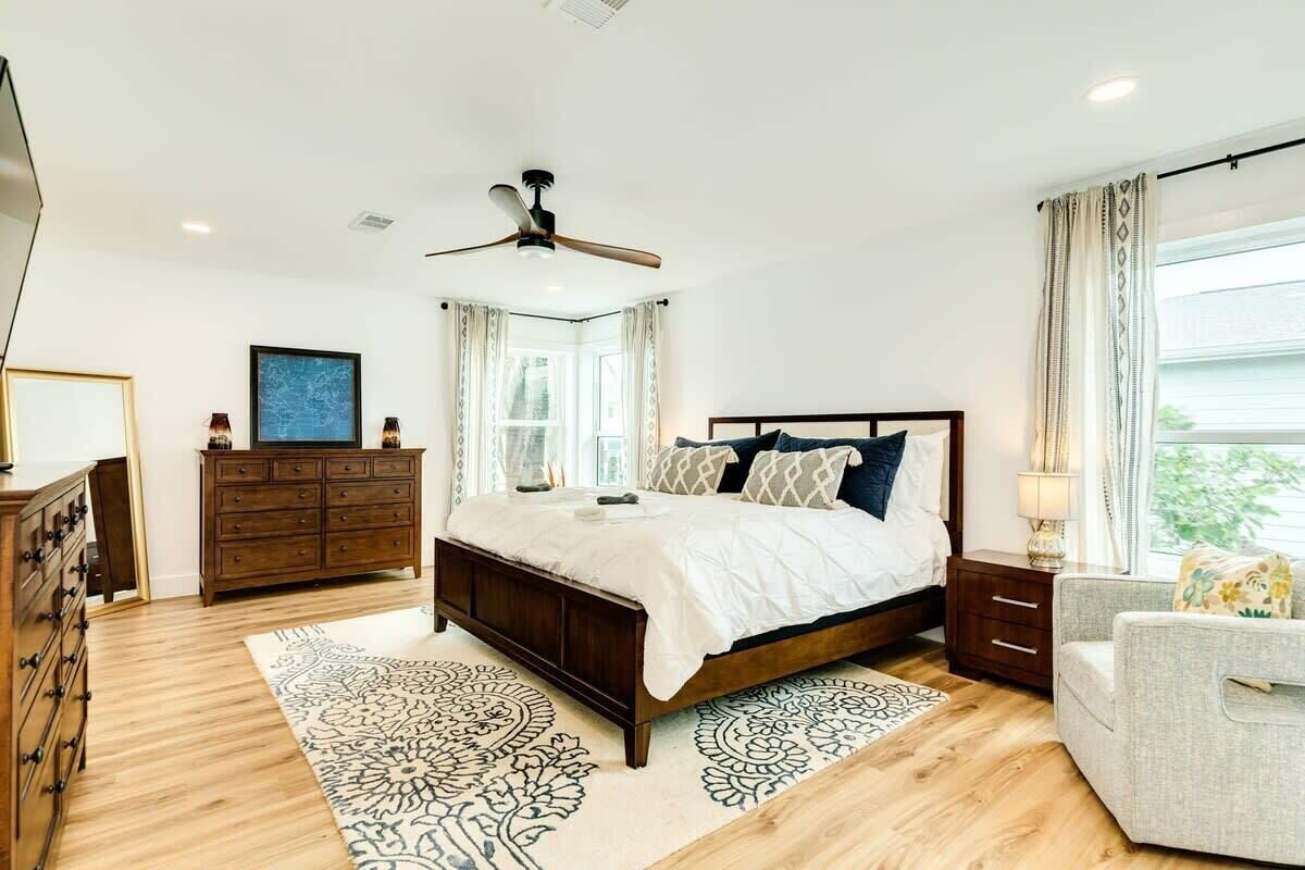 4 bedrooms, WiFi, bed sheets