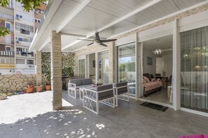 Terrace/patio - Apartment Tiki - with a large, fenced garden (Split)