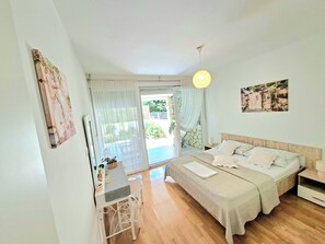 1 chambre, fer et planche à repasser, accès au Wi-Fi (inclus)