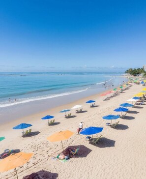 ใกล้ชายหาด, ทรายสีขาว, 2 บาร์ริมหาด