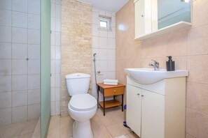 Studio | Bathroom | Combined shower/bathtub, deep-soaking bathtub, towels - Cozy Panta Remarkable 1-bed Apartment in Orestiada (Orestiada)