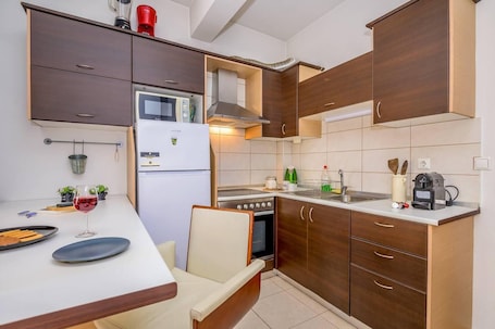 Studio | Private kitchen | Fridge, microwave, oven, stovetop